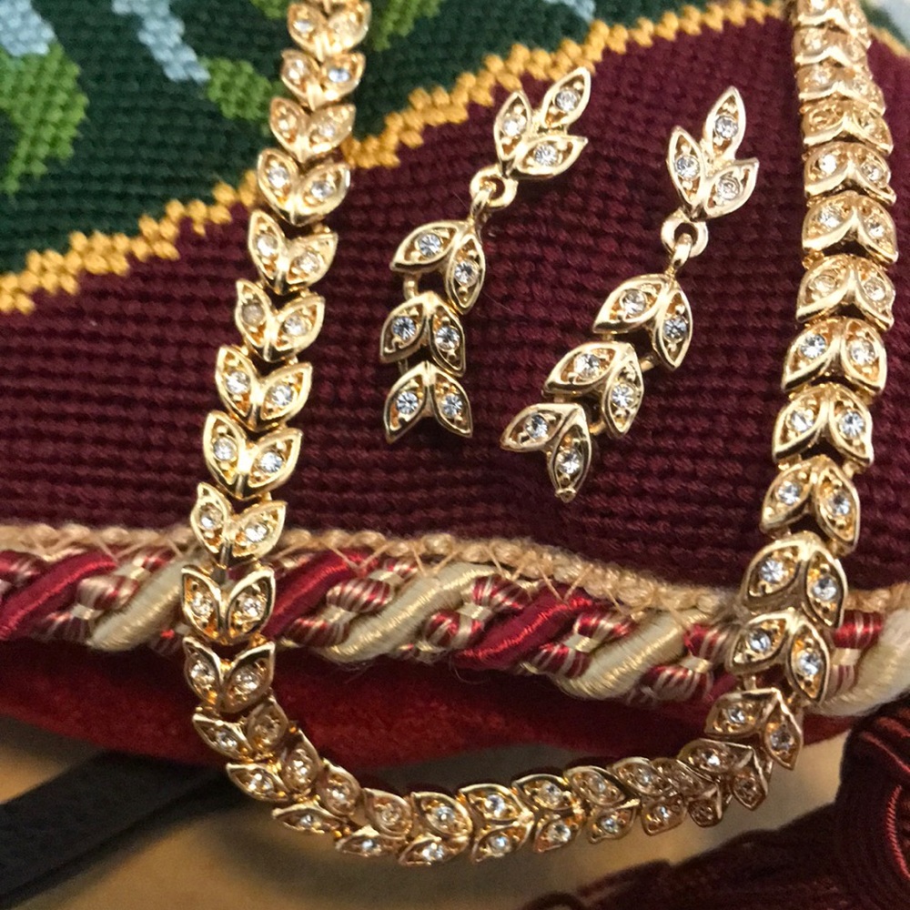 Goldtone Leaf earrings & Necklace - Picture 1 of 10
